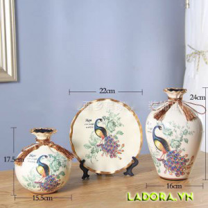 Bình gốm chim công đồ trang trí phòng đẹp tại LaDora.vn
