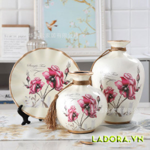 trang trí phòng khách với bình hoa gốm sứ đẹp