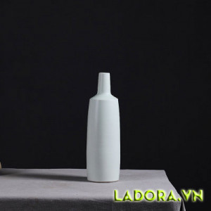 Đồ trang trí phòng khách đẹp với bình cắm hoa hiện đại