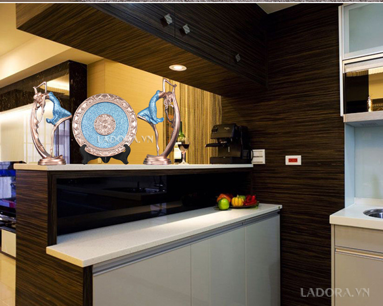 cặp cô gái khiêu vũ tại LaDora shop ở hà nội