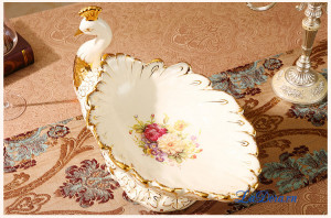 Đồ trang trí bàn ăn sang trọng và đẳng cấp đĩa đựng trái cây chim công tại ladora.com.vn