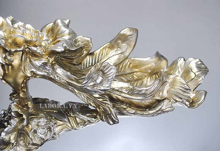 Giá để rượu chim công Là món đồ sang trọng và độc đáo trong phòng khách