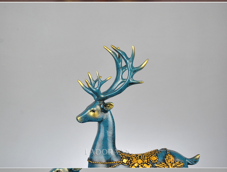 Cặp hươu trang trí được làm từ chất liệu Composite cao cấp