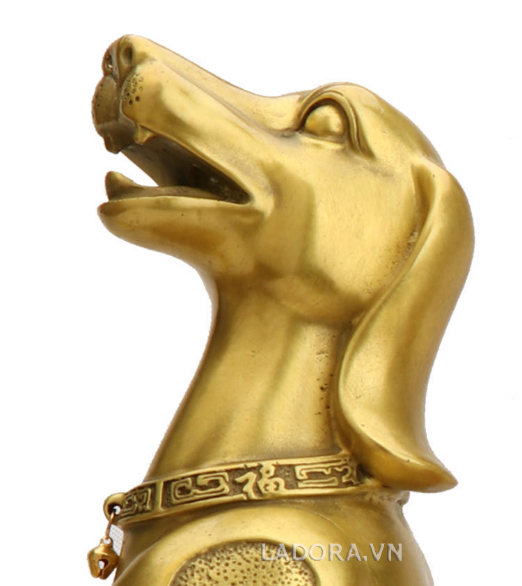 cận cảnh tượng chó bằng đồng tại ladora