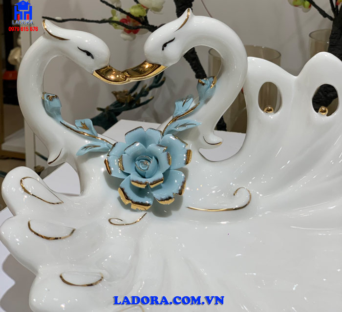 đĩa chất liệu gốm sứ cao cấp