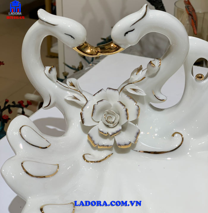 đĩa chất liệu gốm sứ cao cấp