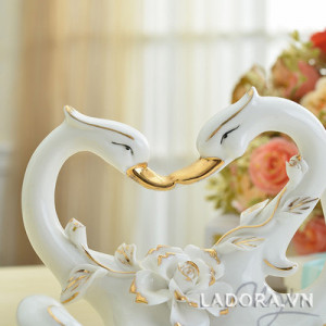 trang trí bàn ăn lãng mạn với ladora.com.vn