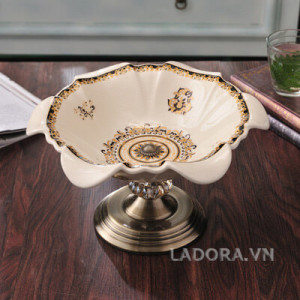 trang trí gì trên bàn ăn, hãy đến ladora.com.vn
