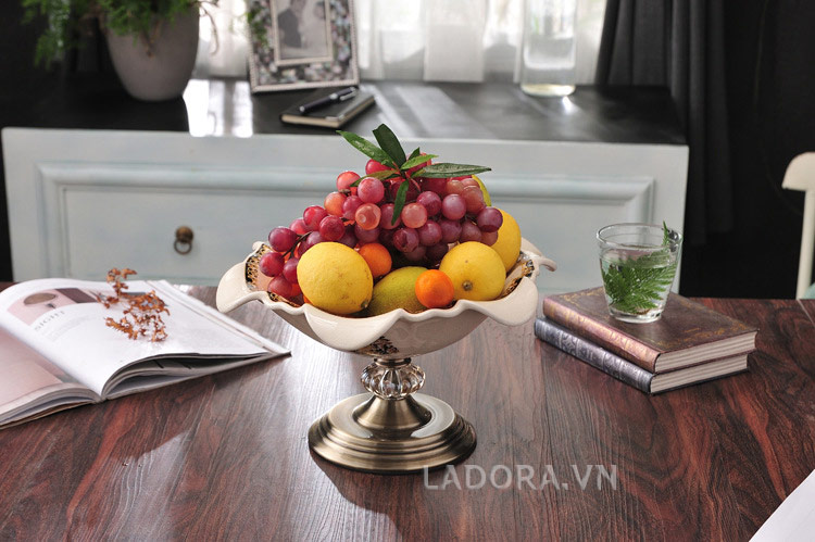 trang trí đĩa đựng trái cây trên bàn ăn, hãy đến ladora.com.vn