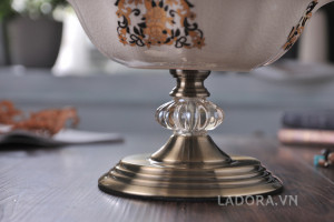 trang trí gì trên bàn ăn, hãy đến ladora.com.vn