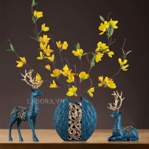 trang trí tủ phòng khách với ladora.com.vn