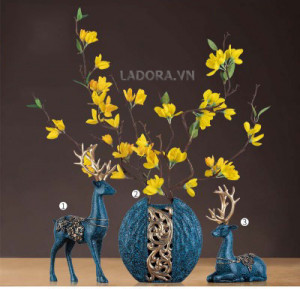 trang trí tủ phòng khách với ladora.com.vn