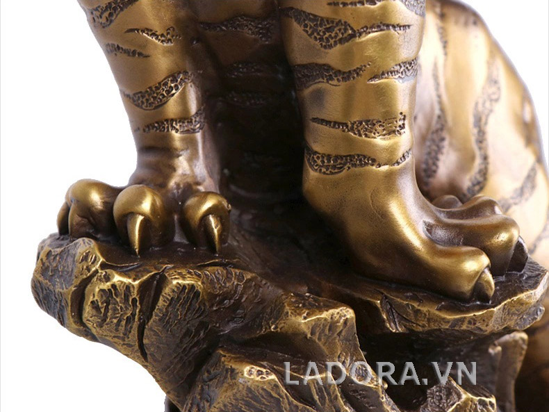 con hổ dũng mãnh không ai dám xem thường