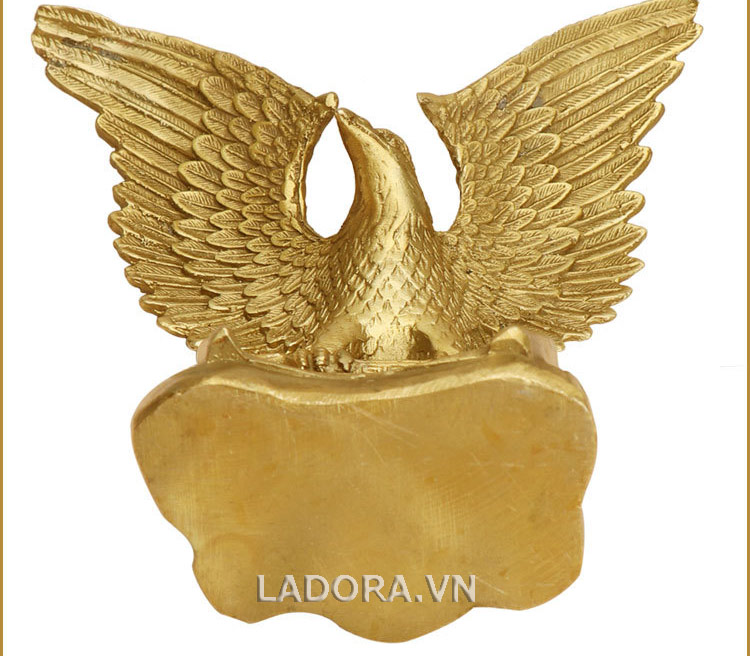 tượng đại bàng nhắc nhở chúng ta tuân theo giá trị nguyên tắc