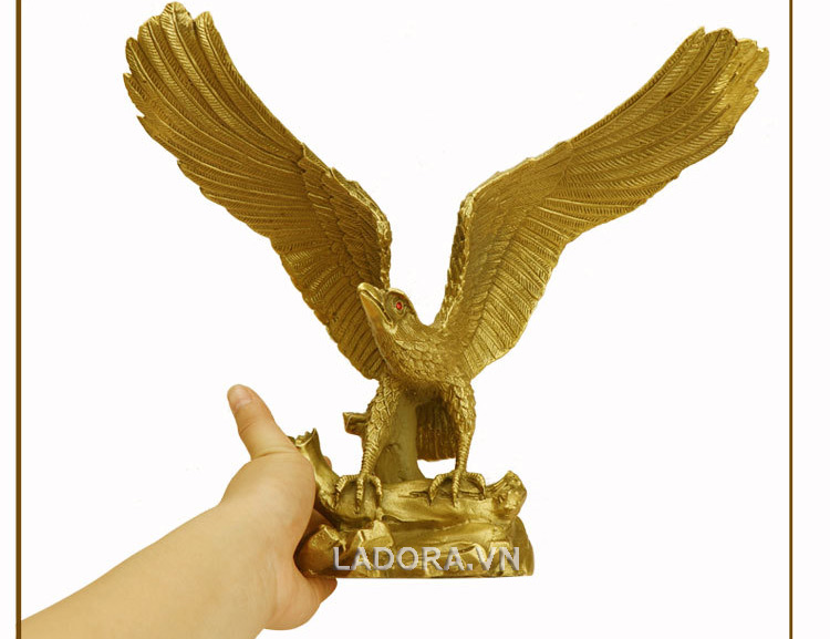 tượng chim đại bàng độc đáo tại ladora shop
