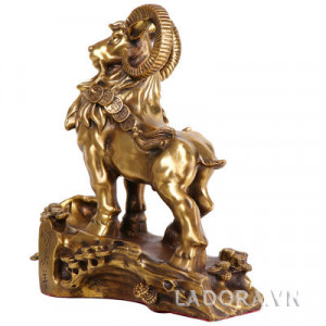 trang trí phòng khách với dê phong thủy tại ladora