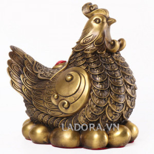 ý nghĩa phong thủy của tượng gà mái ấp trứng
