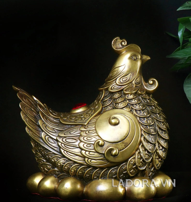 tượng gà tại ladora shop với đường nét thủ công hết sức tinh xảo