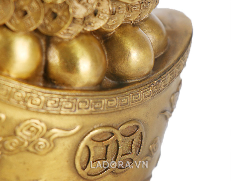 đường nét thủ công tinh xảo trên tượng gà mái tài lộc