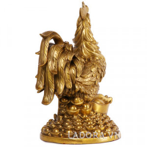 tượng gà được bài trí trong phòng khách hay văn phòng làm việc