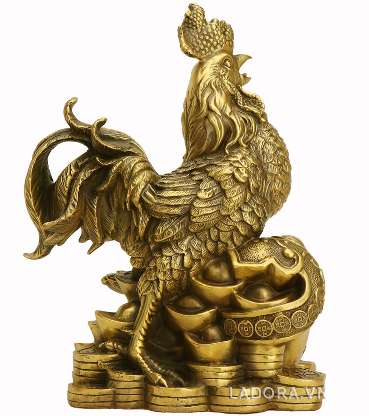 tượng gà bằng đồng canh gác ngôi nhà cho chủ nhân