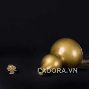 hồ lô đồng trang trí tủ rượu phòng khách