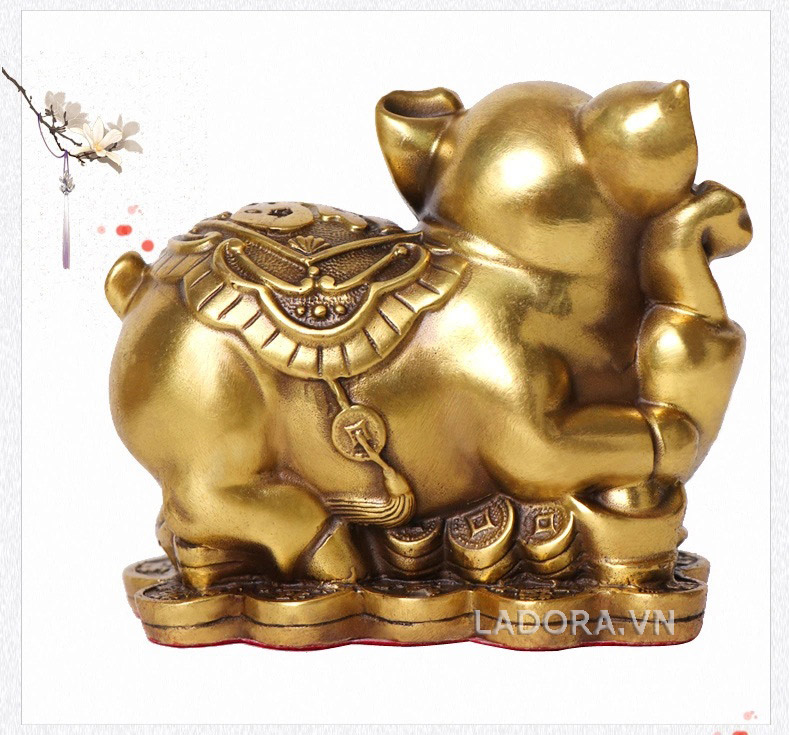 Tượng lợn ôm củ nhân sâm đem đến sức khỏe và trường thọ