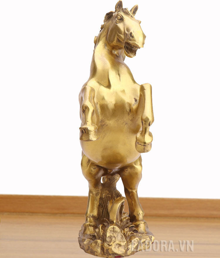 tượng ngựa và xung khắc