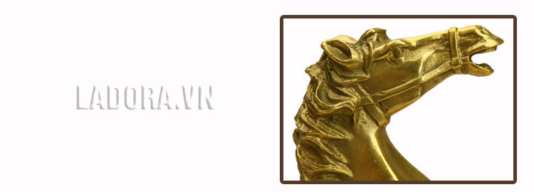 tượng ngưa để bàn tại ladora.com.vn rất cần cho những người hay đi xa