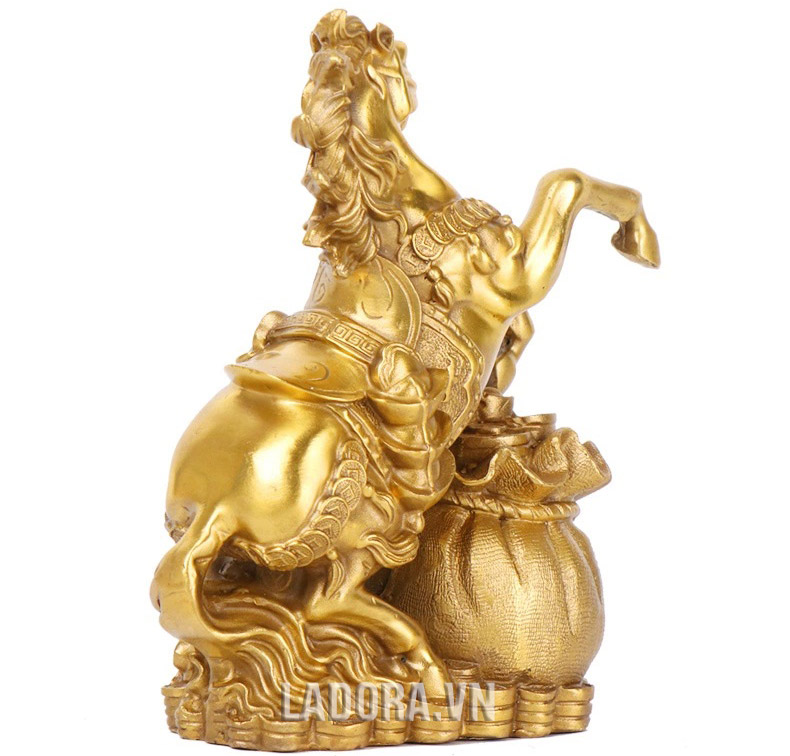 tượng con ngựa tại ladora đem đến tài lộc dồi dào
