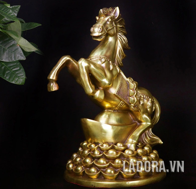 tượng ngựa trang trí phong thủy tại ladora.com.vn