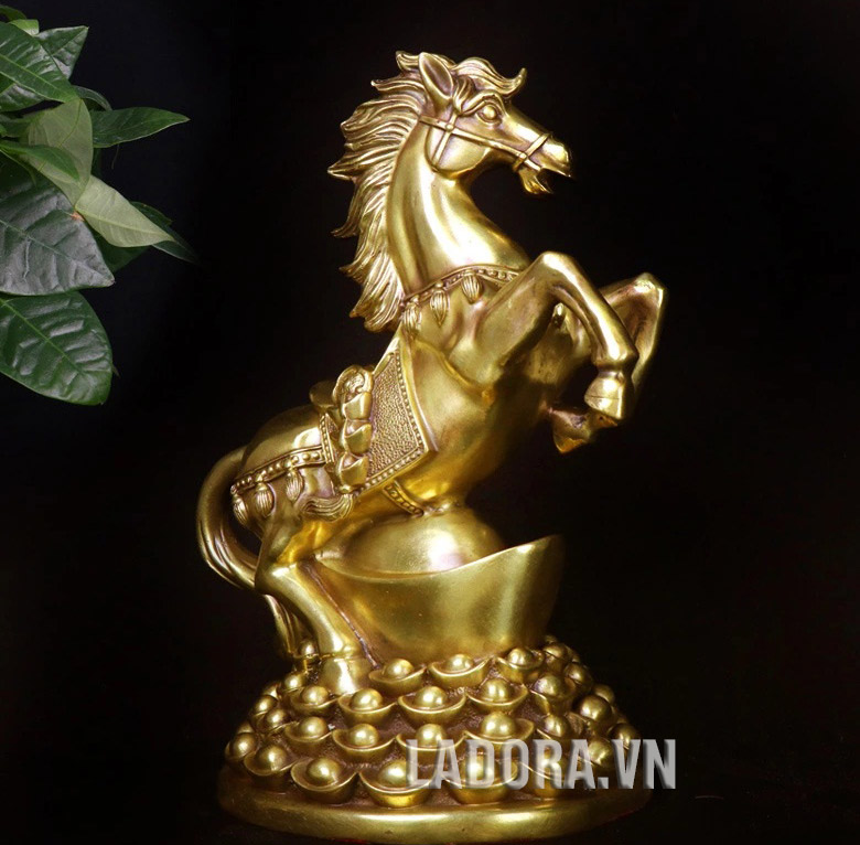 tượng ngựa đem đến tài lộc dồi dào