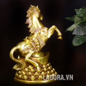 tượng tại ladora shop được đúc đồng thủ công tinh xảo