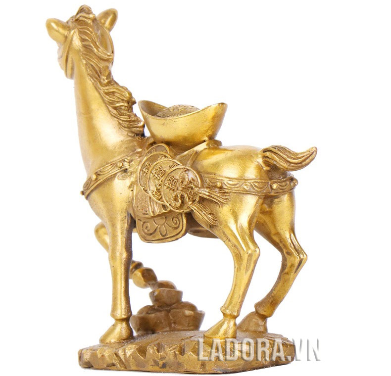 tượng ngựa làm bằng đồng tại ladora giúp thăng quan tiến chức