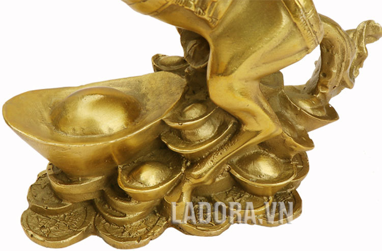 tượng ngựa để bàn mang về đại cát đại lợi cho gia chủ
