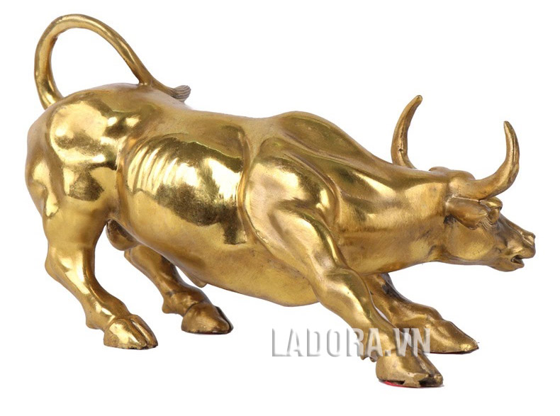 các doanh nhân rất cần tượng trâu để bàn làm việc - ladora shop