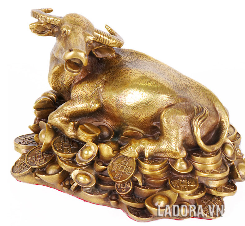 tượng trâu tài lộc được làm bằng đồng tinh xảo - ladora shop