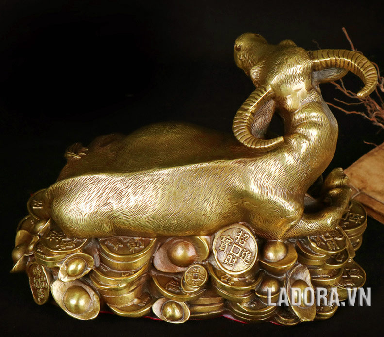 tượng trâu hỗ trợ tốt cho việc đầu tư dài hạn - ladora shop