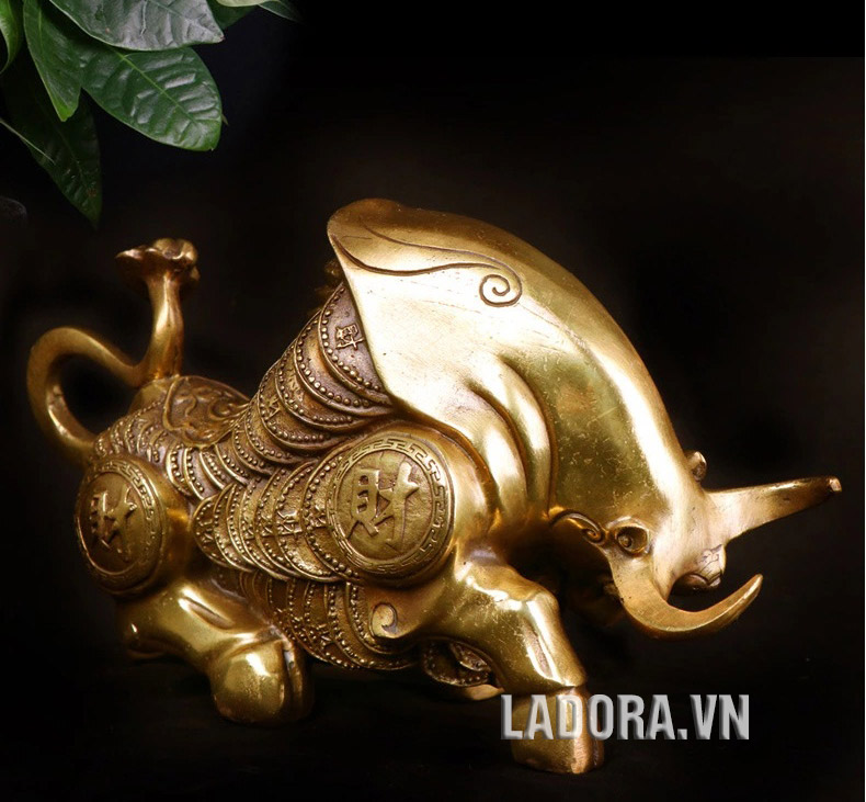 tượng con trâu có tác dụng hiệu quả với tuổi tỵ và dậu - ladora shop