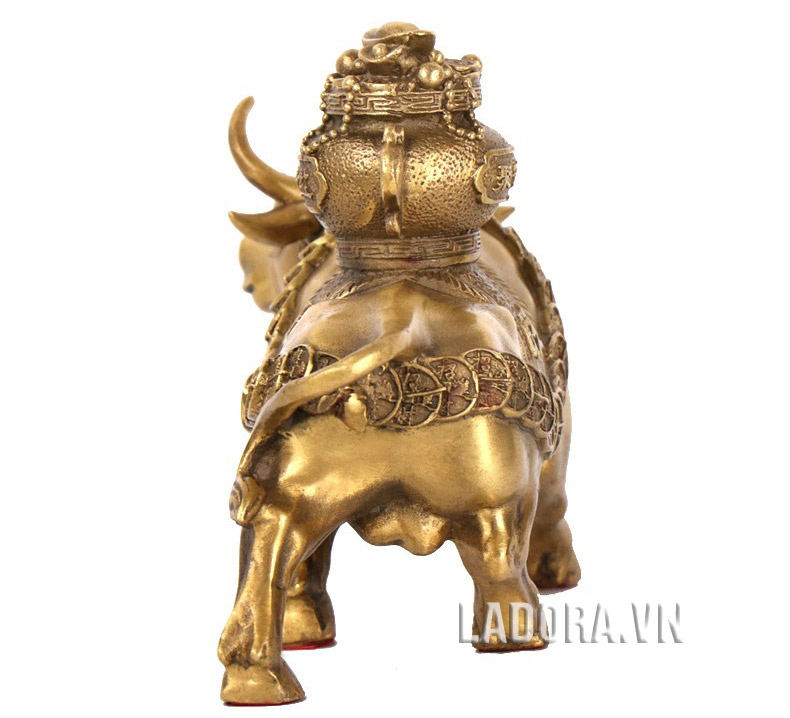 tượng trâu bằng đồng hỗ trợ rất tốt cho các nhà kinh doanh