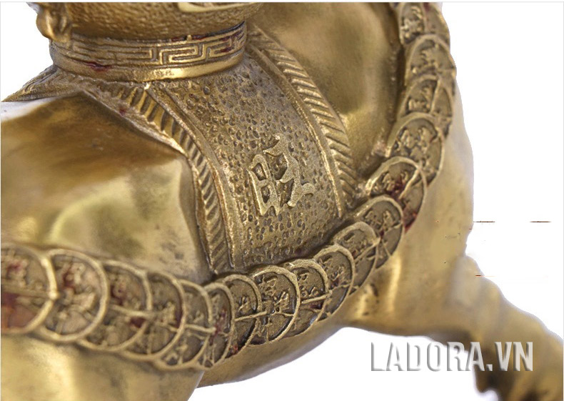 trâu chủ về đất đai trong phong thủy - ladora shop