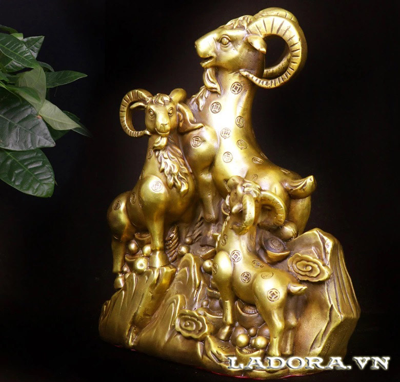 tượng ba con dê để bàn trang trí phong thủy tại ladora