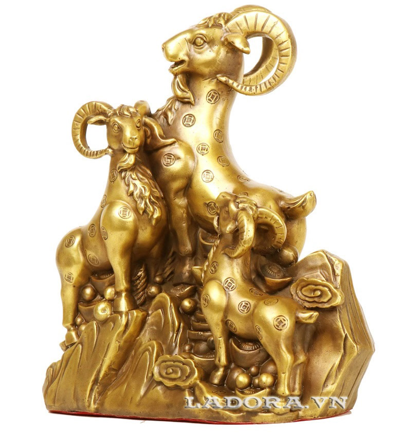 tượng dê trang trí phòng khách tại ladora