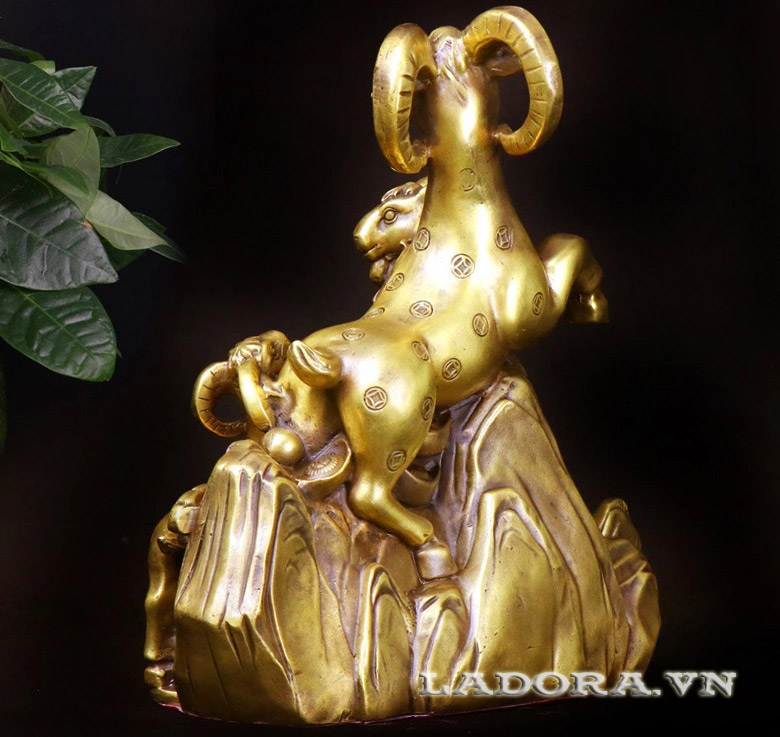 tượng 3 con dê trang trí bàn làm việc tại ladora