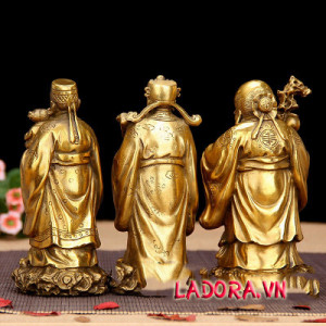 bài trí phòng khách với tượng tam đa