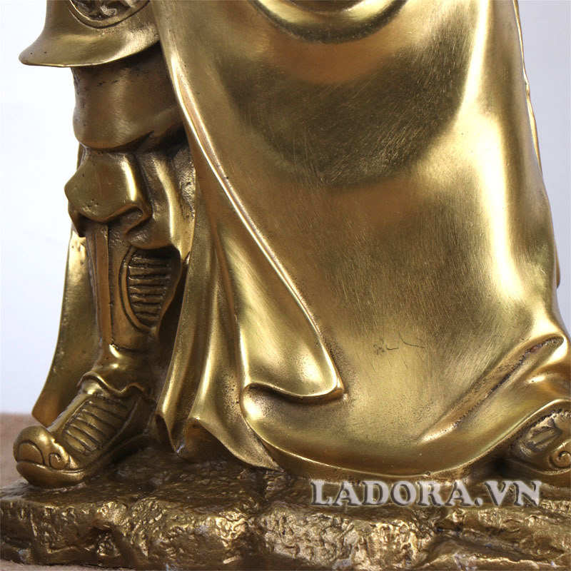 tượng quan công được đúc bằng đồng mới tạo nên được hiệu quả trong phong thủy