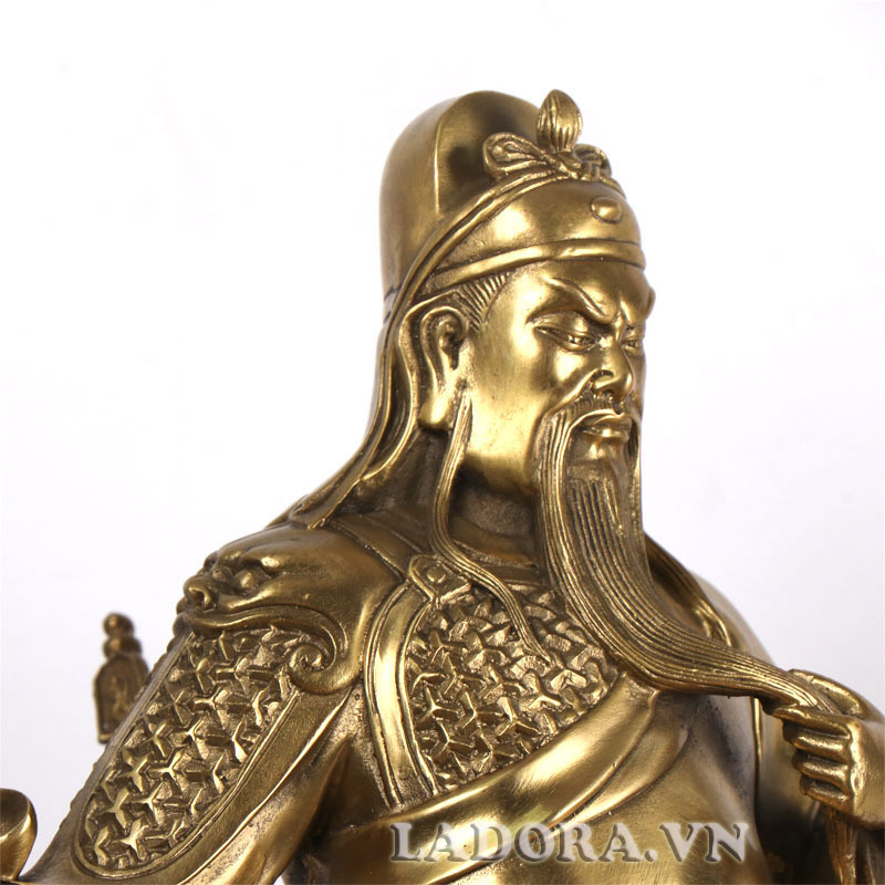 tượng quan công bằng đồng tại ladora biểu trưng cho lòng trung nghĩa bất khuất