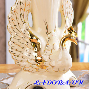 Bình gốm chim công tại shop đồ decor ở hà nội ladora