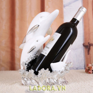 tượng cá heo trang trí bàn làm việc tại cửa hàng nội thất ladora