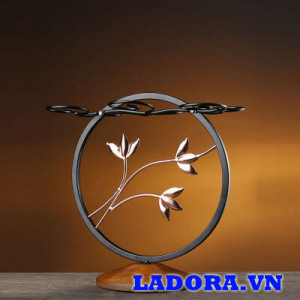 chiếc giá ly tinh tế tại ladora shop đồ decor ở hà nội